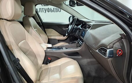 Jaguar F-Pace, 2018 год, 2 490 000 рублей, 17 фотография