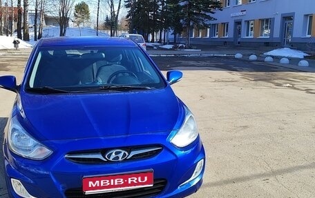 Hyundai Solaris II рестайлинг, 2012 год, 680 000 рублей, 1 фотография