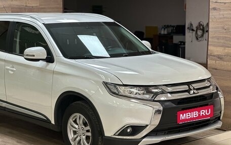 Mitsubishi Outlander III рестайлинг 3, 2015 год, 1 550 000 рублей, 2 фотография