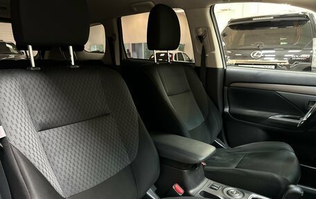 Mitsubishi Outlander III рестайлинг 3, 2015 год, 1 550 000 рублей, 17 фотография