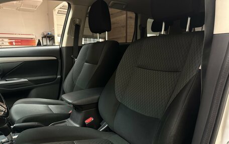 Mitsubishi Outlander III рестайлинг 3, 2015 год, 1 550 000 рублей, 16 фотография