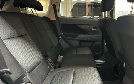 Mitsubishi Outlander III рестайлинг 3, 2015 год, 1 550 000 рублей, 18 фотография