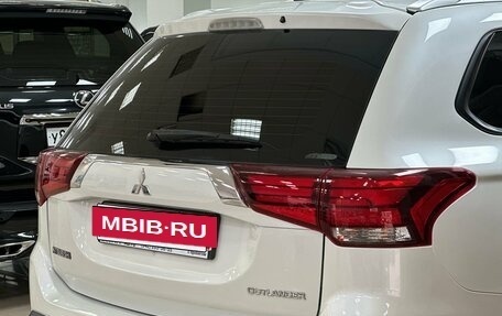 Mitsubishi Outlander III рестайлинг 3, 2015 год, 1 550 000 рублей, 12 фотография