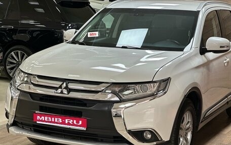 Mitsubishi Outlander III рестайлинг 3, 2015 год, 1 550 000 рублей, 4 фотография