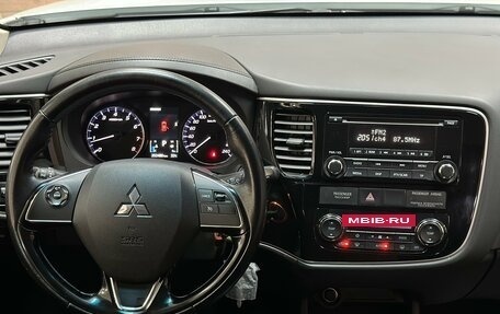 Mitsubishi Outlander III рестайлинг 3, 2015 год, 1 550 000 рублей, 15 фотография