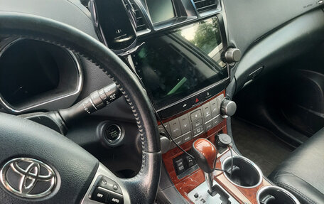 Toyota Highlander III, 2013 год, 2 100 000 рублей, 9 фотография