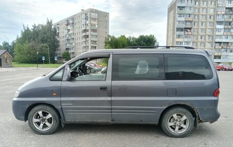 Hyundai H-1 II рестайлинг, 2002 год, 400 000 рублей, 4 фотография