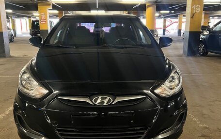 Hyundai Solaris II рестайлинг, 2011 год, 650 000 рублей, 11 фотография