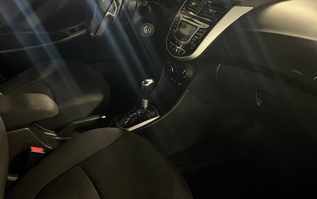 Hyundai Solaris II рестайлинг, 2011 год, 650 000 рублей, 17 фотография