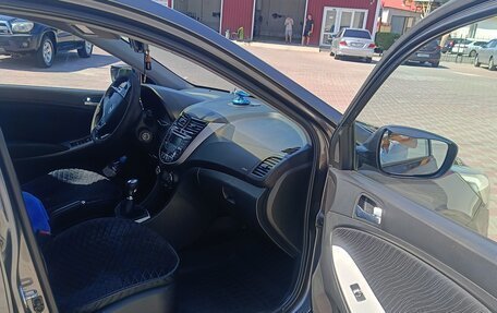 Hyundai Solaris II рестайлинг, 2015 год, 860 000 рублей, 2 фотография