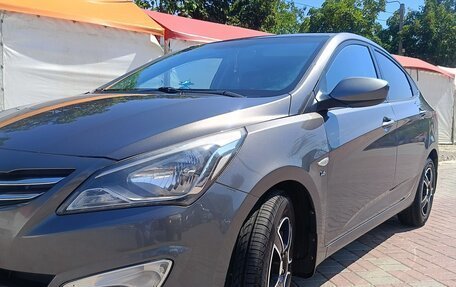 Hyundai Solaris II рестайлинг, 2015 год, 860 000 рублей, 5 фотография