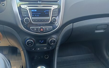 Hyundai Solaris II рестайлинг, 2015 год, 860 000 рублей, 12 фотография