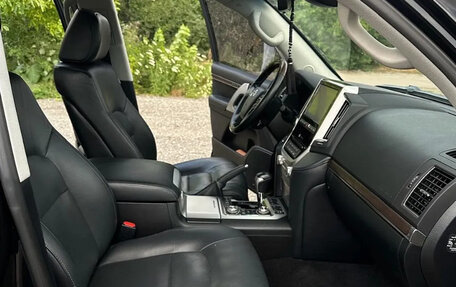Toyota Land Cruiser 200, 2018 год, 6 490 000 рублей, 8 фотография