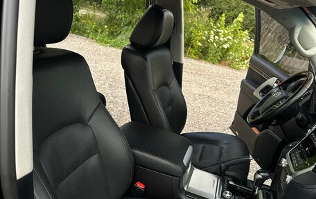 Toyota Land Cruiser 200, 2018 год, 6 490 000 рублей, 9 фотография