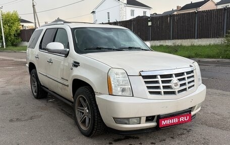 Cadillac Escalade III, 2010 год, 1 150 000 рублей, 2 фотография