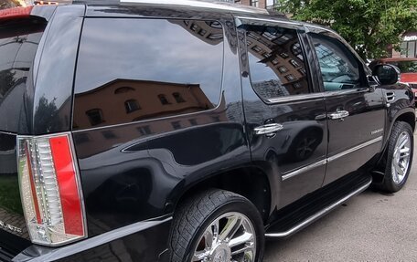 Cadillac Escalade III, 2011 год, 2 400 000 рублей, 18 фотография