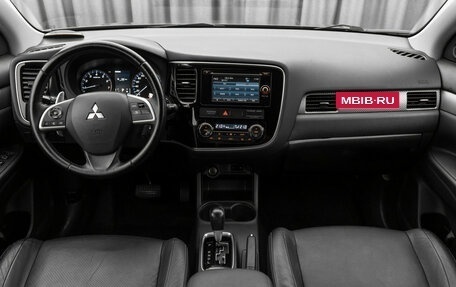 Mitsubishi Outlander III рестайлинг 3, 2012 год, 1 460 000 рублей, 8 фотография