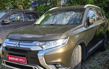 Mitsubishi Outlander III рестайлинг 3, 2019 год, 1 960 000 рублей, 1 фотография