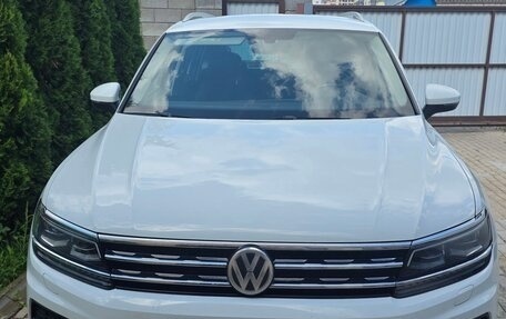 Volkswagen Tiguan II, 2018 год, 2 300 000 рублей, 1 фотография