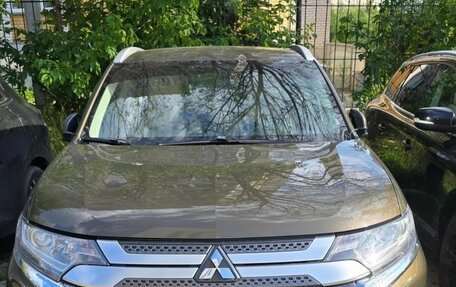 Mitsubishi Outlander III рестайлинг 3, 2019 год, 1 960 000 рублей, 2 фотография