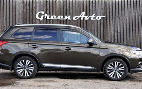 Mitsubishi Outlander III рестайлинг 3, 2019 год, 1 960 000 рублей, 20 фотография
