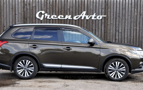 Mitsubishi Outlander III рестайлинг 3, 2019 год, 1 960 000 рублей, 21 фотография
