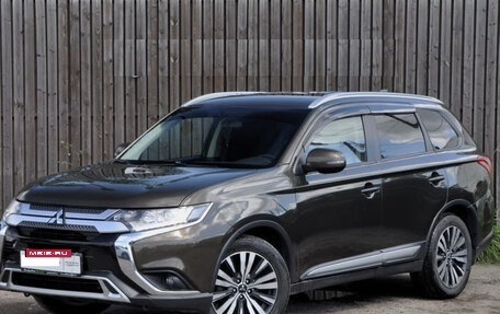 Mitsubishi Outlander III рестайлинг 3, 2019 год, 1 960 000 рублей, 6 фотография