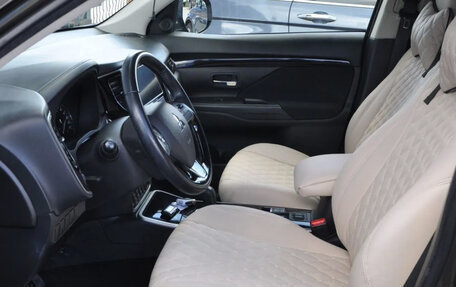 Mitsubishi Outlander III рестайлинг 3, 2019 год, 1 960 000 рублей, 25 фотография