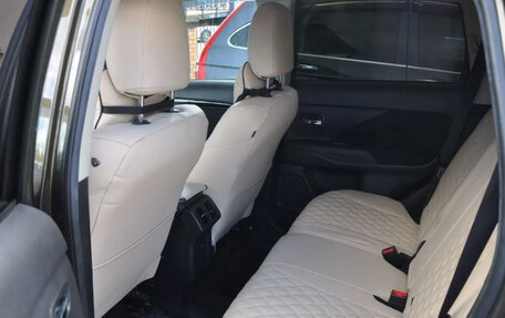 Mitsubishi Outlander III рестайлинг 3, 2019 год, 1 960 000 рублей, 26 фотография