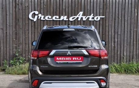 Mitsubishi Outlander III рестайлинг 3, 2019 год, 1 960 000 рублей, 18 фотография