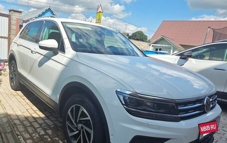Volkswagen Tiguan II, 2018 год, 2 300 000 рублей, 3 фотография
