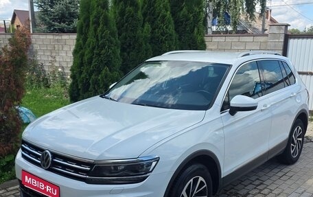 Volkswagen Tiguan II, 2018 год, 2 300 000 рублей, 2 фотография