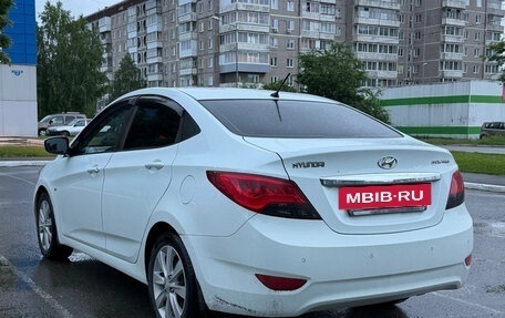 Hyundai Solaris II рестайлинг, 2013 год, 860 000 рублей, 5 фотография