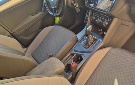 Volkswagen Tiguan II, 2019 год, 2 250 000 рублей, 6 фотография