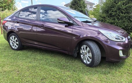 Hyundai Solaris II рестайлинг, 2013 год, 800 000 рублей, 2 фотография