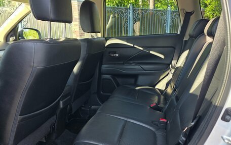 Mitsubishi Outlander III рестайлинг 3, 2014 год, 1 300 000 рублей, 6 фотография