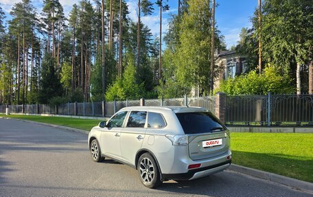 Mitsubishi Outlander III рестайлинг 3, 2014 год, 1 300 000 рублей, 10 фотография