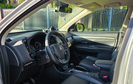 Mitsubishi Outlander III рестайлинг 3, 2014 год, 1 300 000 рублей, 9 фотография