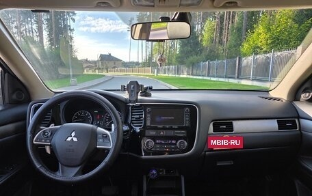 Mitsubishi Outlander III рестайлинг 3, 2014 год, 1 300 000 рублей, 4 фотография