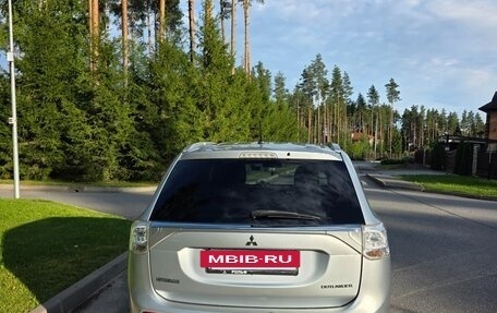 Mitsubishi Outlander III рестайлинг 3, 2014 год, 1 300 000 рублей, 3 фотография