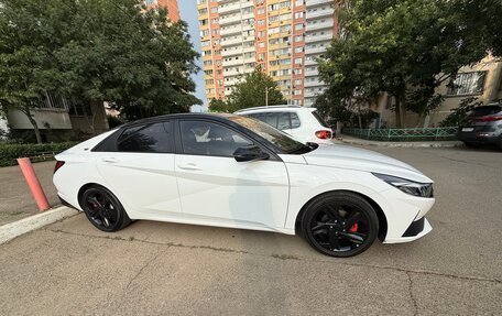Hyundai Elantra, 2022 год, 1 950 000 рублей, 2 фотография