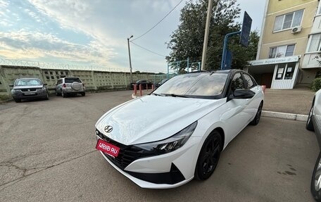 Hyundai Elantra, 2022 год, 1 950 000 рублей, 4 фотография