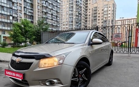 Chevrolet Cruze II, 2010 год, 660 000 рублей, 3 фотография