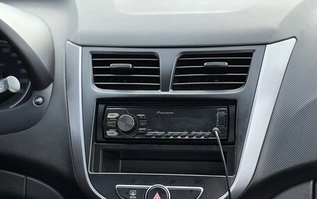 Hyundai Solaris II рестайлинг, 2015 год, 850 000 рублей, 2 фотография