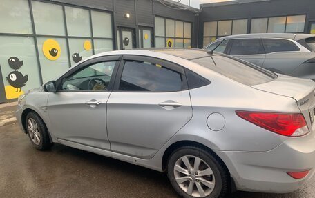 Hyundai Solaris II рестайлинг, 2011 год, 610 000 рублей, 4 фотография