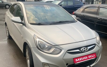 Hyundai Solaris II рестайлинг, 2011 год, 610 000 рублей, 2 фотография