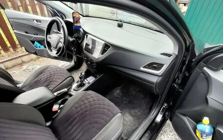 Hyundai Solaris II рестайлинг, 2018 год, 1 300 000 рублей, 8 фотография