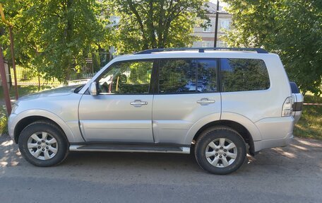 Mitsubishi Pajero IV, 2015 год, 1 991 000 рублей, 3 фотография
