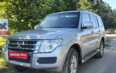 Mitsubishi Pajero IV, 2015 год, 1 991 000 рублей, 2 фотография