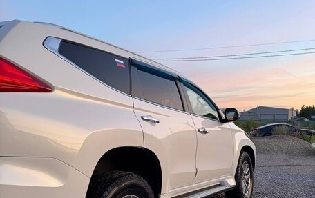Mitsubishi Pajero Sport III рестайлинг, 2017 год, 3 800 000 рублей, 4 фотография